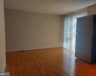 1312 Hillcrest Drive - Photo Thumbnail 4