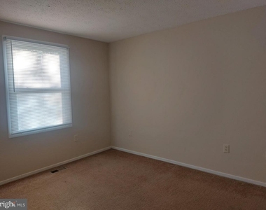 1312 Hillcrest Drive - Photo Thumbnail 9