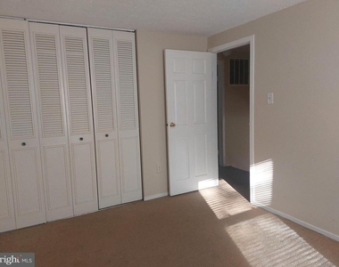 1312 Hillcrest Drive - Photo Thumbnail 7