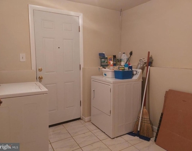 1312 Hillcrest Drive - Photo Thumbnail 14