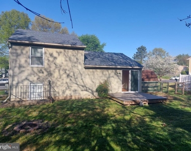 1312 Hillcrest Drive - Photo Thumbnail 15