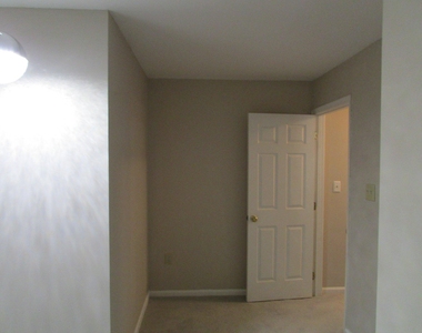 1009 Wales Drive - Photo Thumbnail 32