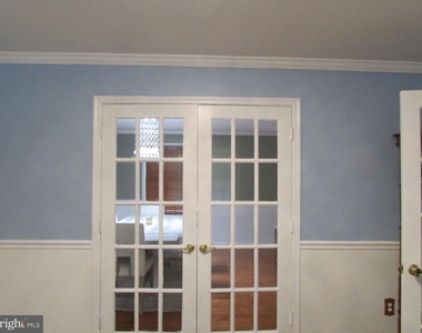 1009 Wales Drive - Photo Thumbnail 14