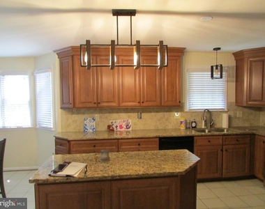 1009 Wales Drive - Photo Thumbnail 7
