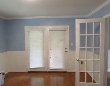 1009 Wales Drive - Photo Thumbnail 13