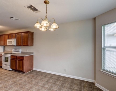 16712 Hamilton Point Cir - Photo Thumbnail 6