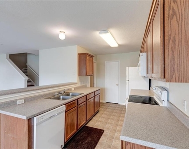 16712 Hamilton Point Cir - Photo Thumbnail 10