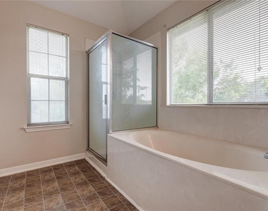 16712 Hamilton Point Cir - Photo Thumbnail 31