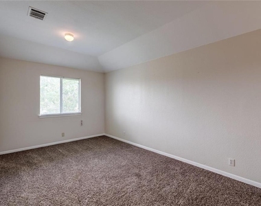 16712 Hamilton Point Cir - Photo Thumbnail 16