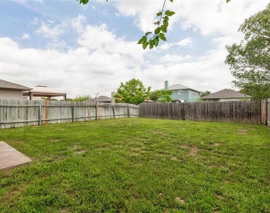 16712 Hamilton Point Cir - Photo Thumbnail 37
