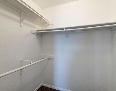 16712 Hamilton Point Cir - Photo Thumbnail 32