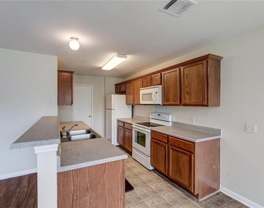 16712 Hamilton Point Cir - Photo Thumbnail 12