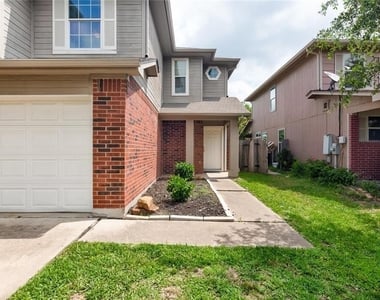 16712 Hamilton Point Cir - Photo Thumbnail 1