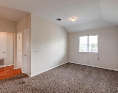 16712 Hamilton Point Cir - Photo Thumbnail 17