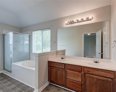16712 Hamilton Point Cir - Photo Thumbnail 29