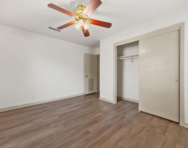 1702 Ridgemont Dr - Photo Thumbnail 13