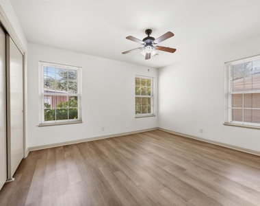 1702 Ridgemont Dr - Photo Thumbnail 9