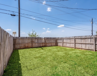 200 Sandstone Dr - Photo Thumbnail 20