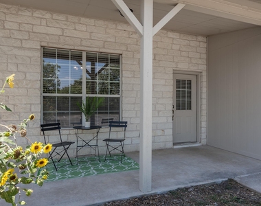 200 Sandstone Dr - Photo Thumbnail 1