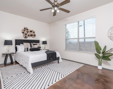200 Sandstone Dr - Photo Thumbnail 12