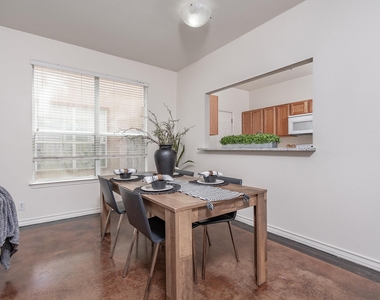 200 Sandstone Dr - Photo Thumbnail 9