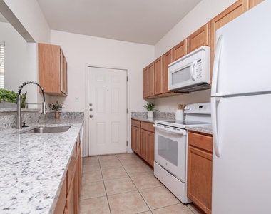 200 Sandstone Dr - Photo Thumbnail 10