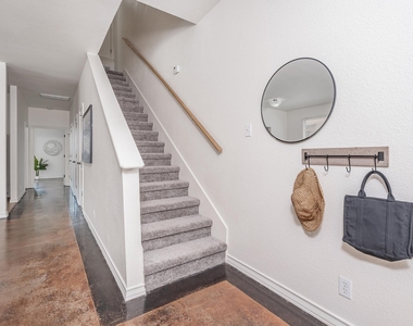 200 Sandstone Dr - Photo Thumbnail 15