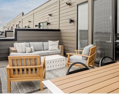 2718 Light Street - Photo Thumbnail 7
