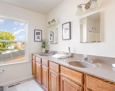 5227 Crowson Avenue - Photo Thumbnail 6
