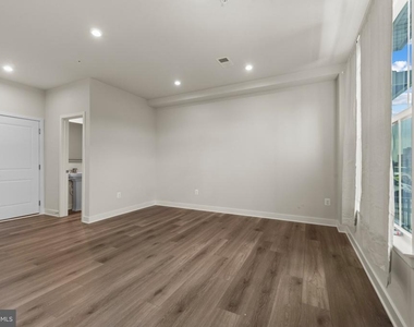 814 Watts Street - Photo Thumbnail 4