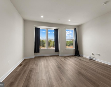 814 Watts Street - Photo Thumbnail 13