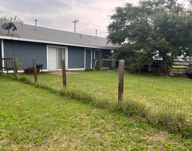 201 W Goforth Rd - Photo Thumbnail 9