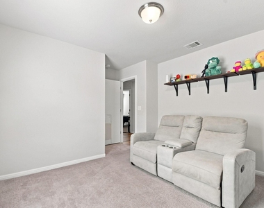 241 Eagle Brook Ln - Photo Thumbnail 17