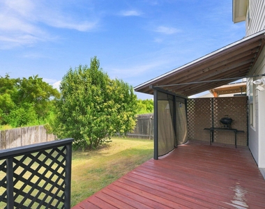 241 Eagle Brook Ln - Photo Thumbnail 22