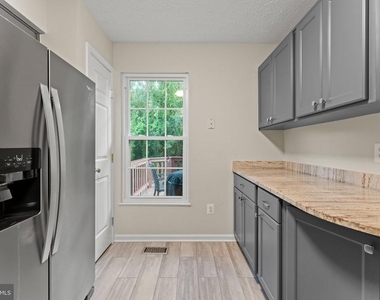 144 Foxchase Drive - Photo Thumbnail 9