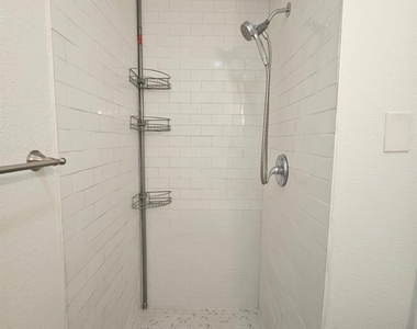 1401 Trinity St - Photo Thumbnail 12