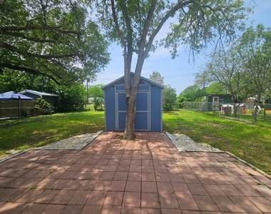 1401 Trinity St - Photo Thumbnail 25
