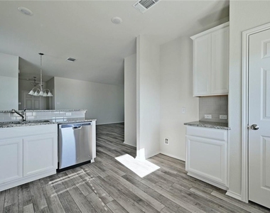 147 Longstraw Dr - Photo Thumbnail 16