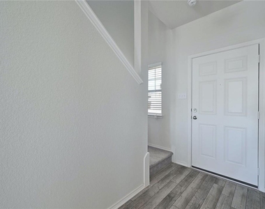 147 Longstraw Dr - Photo Thumbnail 4