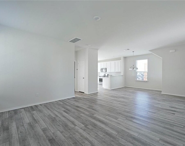 147 Longstraw Dr - Photo Thumbnail 9