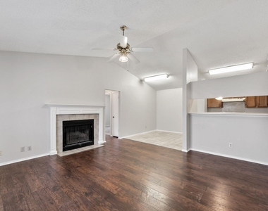 6002 Parkwood Dr - Photo Thumbnail 3