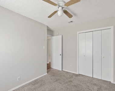 6002 Parkwood Dr - Photo Thumbnail 10