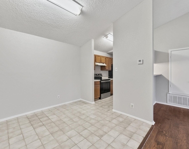 6002 Parkwood Dr - Photo Thumbnail 5