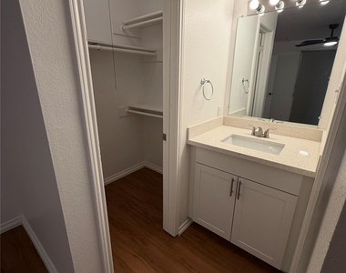 1306 Conway Dr - Photo Thumbnail 9