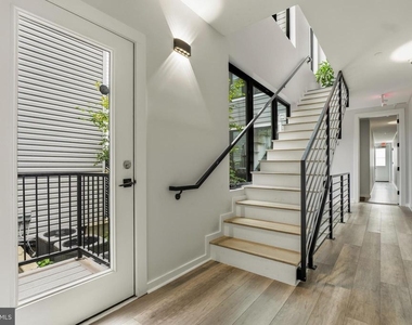 2612 University Place Nw - Photo Thumbnail 2