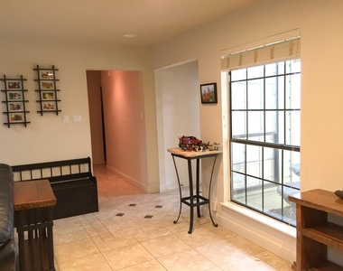 6204 Turtle Point Dr - Photo Thumbnail 5
