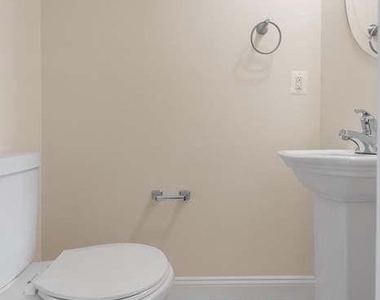 911 Kennedy Street Nw - Photo Thumbnail 15