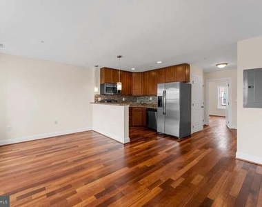911 Kennedy Street Nw - Photo Thumbnail 1