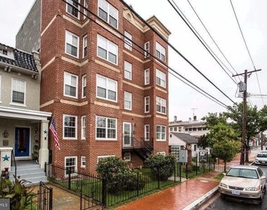 911 Kennedy Street Nw - Photo Thumbnail 16