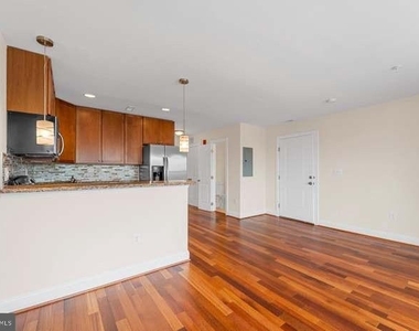 911 Kennedy Street Nw - Photo Thumbnail 4
